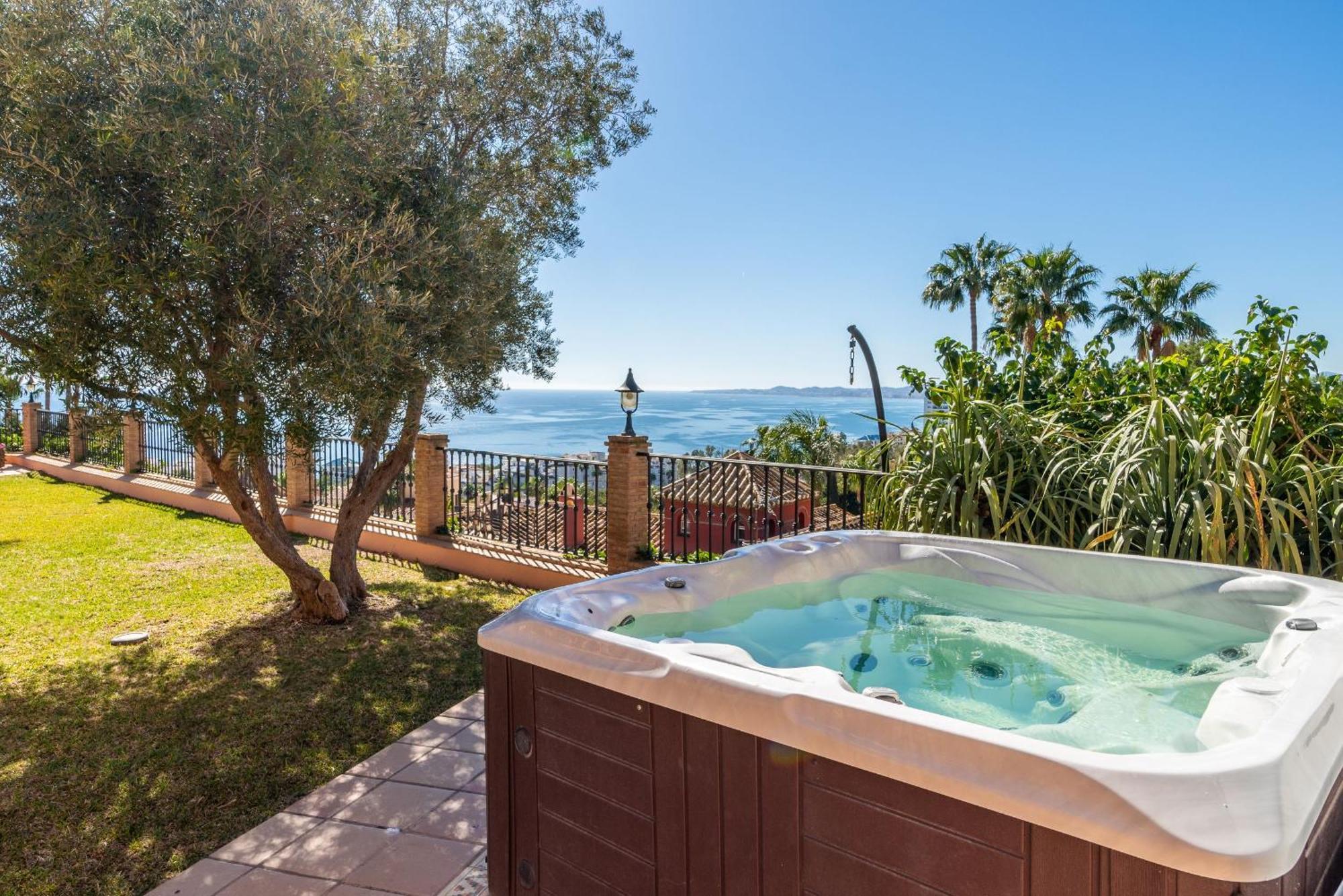 Beachside Villa With Panoramic Sea Views ベナルマデナ エクステリア 写真